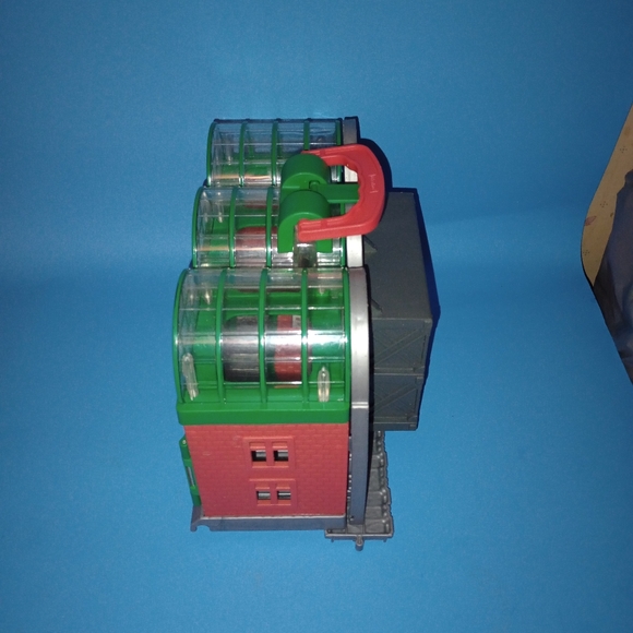 Thomas and Friends Knapford Station Take & Play Fold Out Track Play Set - Picture 4 of 12